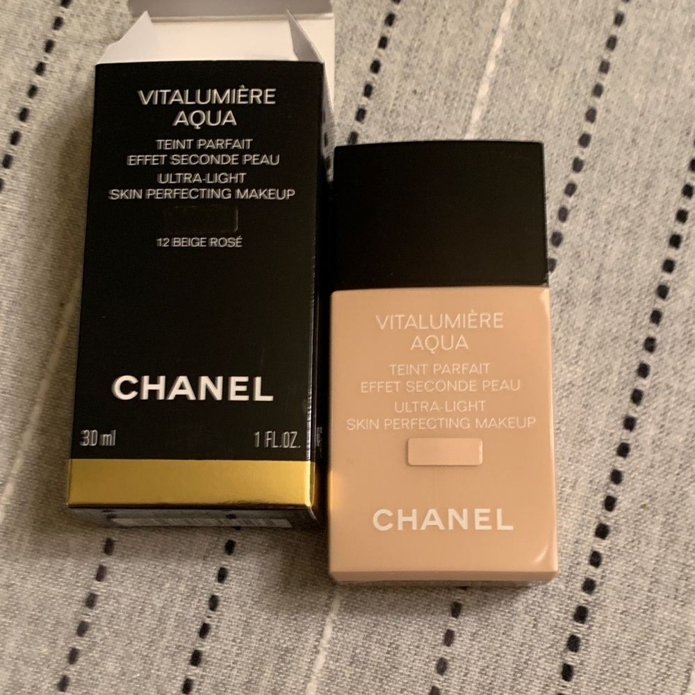 CHANEL Vitalumière Aqua Ultra-Light Foundation - Beige Rosé